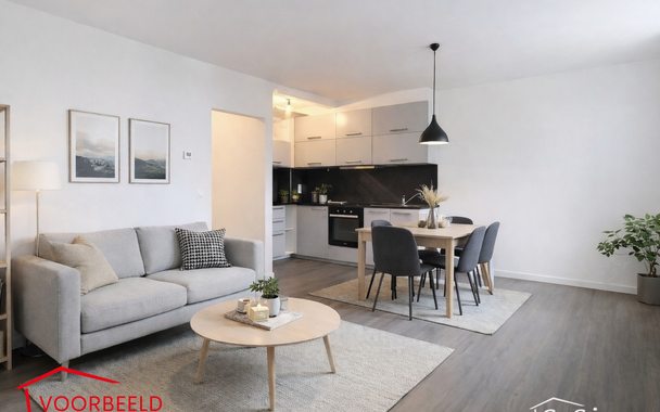 Op slechts 2 minuten wandelen van het park Spoor Noord bevindt zich dit verzorgde dakappartement.
Via de inkomhal (ca. 4 m&sup2;) betreedt u het appartement. Aan de straatzijde ligt de lichtrijke woonkamer (ca. 28 m&sup2;) met open, ingerichte keuken, uitgerust m