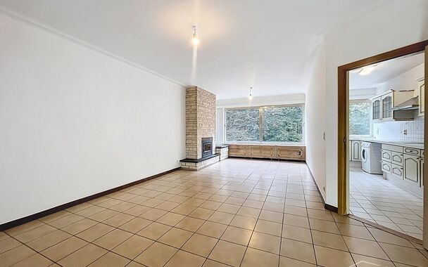 Lichtrijk appartement met groen uitzicht op toplocatie in Deuzeld.
Op de tweede verdieping bevindt zich dit goed gelegen en bijzonder lichtrijke appartement met een prachtig, open zicht op het groen. De ligging is ideaal op wandelafstand van parken, winke