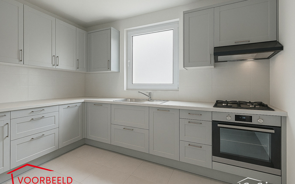 Bent u op zoek naar een woning met renovatiepotentieel op een toplocatie? Dan is dit pand beslist iets voor u. Deze ruime woning is gelegen in het centrum, op wandelafstand van winkels, scholen en openbaar vervoer. Ondanks de renovatieplicht is de woning 