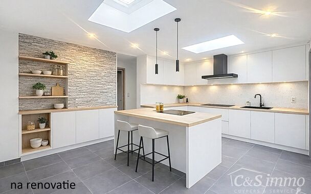 Op zoek naar een woning met potentieel op een centrale ligging? Deze te renoveren woning in Merksem biedt tal van mogelijkheden voor wie graag zijn eigen stempel drukt.

Op het gelijkvloers bevindt zich een gezellige leefruimte met aansluitend de keuken. 