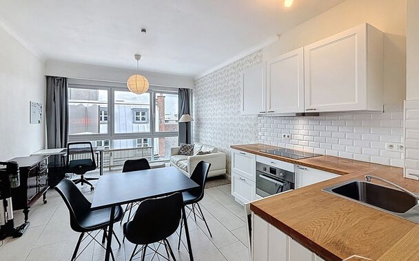 Instapklare, bemeubelde studio vlakbij de Botanische Tuin

Deze lichtrijke studio bevindt zich op een toplocatie, op wandelafstand van de Botanische Tuin, de Oudevaartplaats, het Mechelseplein en de Leopoldplaats.
Bij binnenkomst komt u in de inkomhal, ui