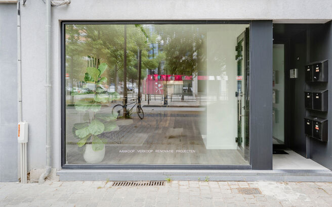 Grijp nu jouw kans om op &rsquo;t Eilandje een succesvolle zaak uit te bouwen!
Deze instapklare commerci&euml;le ruimte (ca. 75m&sup2;) op het bruisende Eilandje vormt de perfecte basis om jouw professionele ambities waar te maken.
Maximale zichtbaarheid, maximale im