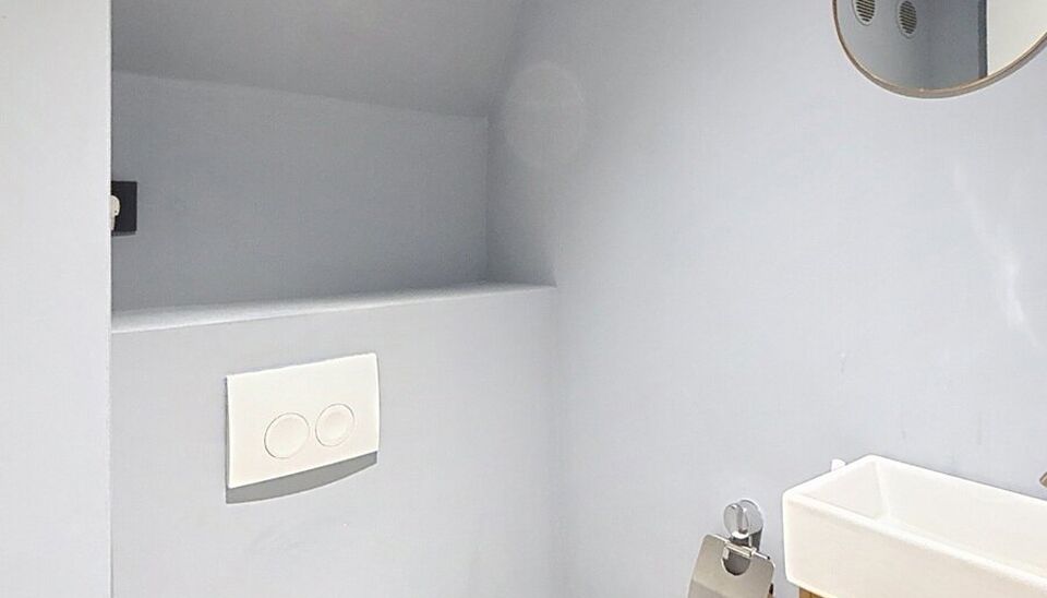 Uniek en authentiek appartement te huur op de derde verdieping, gelegen in de bekende Kammenstraat. Stap binnen in dit charmante appartement dat voorzien is van alle comfort.

De leefruimte met parketvloer baadt in natuurlijk licht en biedt zicht op de ka