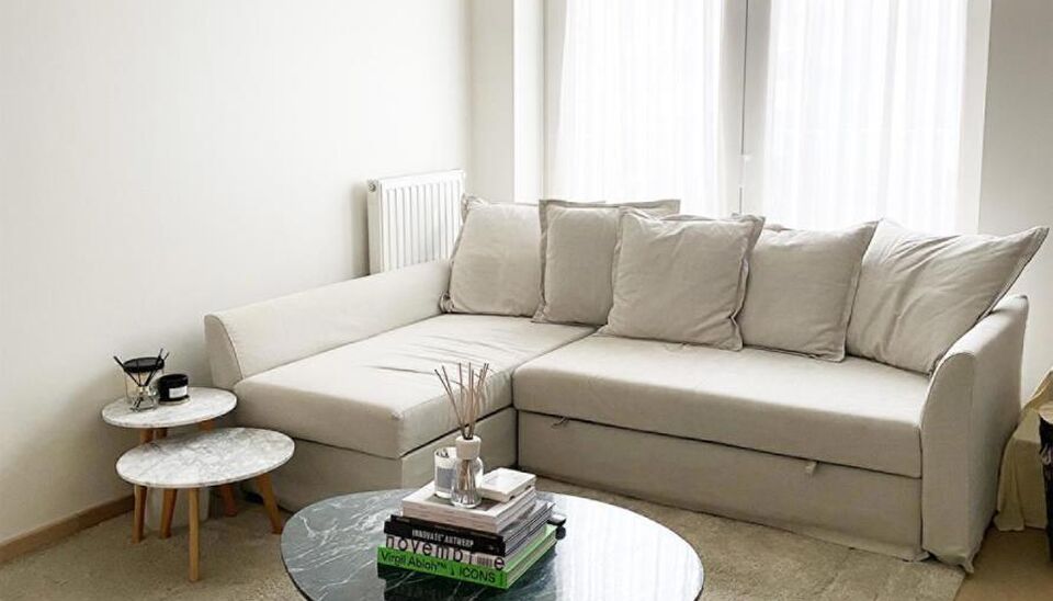 Ontdek dit prachtig afgewerkte nieuwbouwappartement (2017), gelegen in de gegeerde residentie Kaai 37 aan het Kempisch Dok. Dankzij de uitstekende ligging en de gunstige energiescore (A) geniet u hier van comfortabel en energiezuinig wonen.

Via de ruime 
