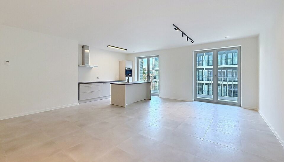 Een stijlvol en energiezuinig appartement (ca. 115 m&sup2;) met een ruim terras met prachtig uitzicht op de binnentuin van project Groene Poort (Lange Lobroekstraat 124 verdieping 3, 2060 Antwerpen). Dit unieke project werd gerealiseerd in 2026 en onderscheid