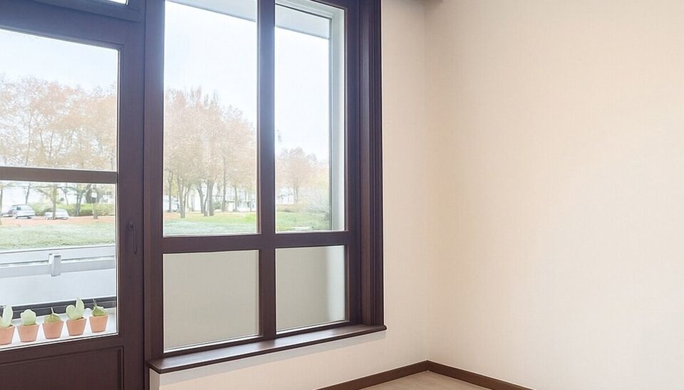 Dit hoekappartement op de eerste verdieping bevindt zich in een goed onderhouden gebouw op het Frederik Van Eedenplein te Linkeroever, een toplocatie vlak bij winkels, scholen, sportaccommodaties en openbaar vervoer. Bovendien ligt het pand aan een gezell