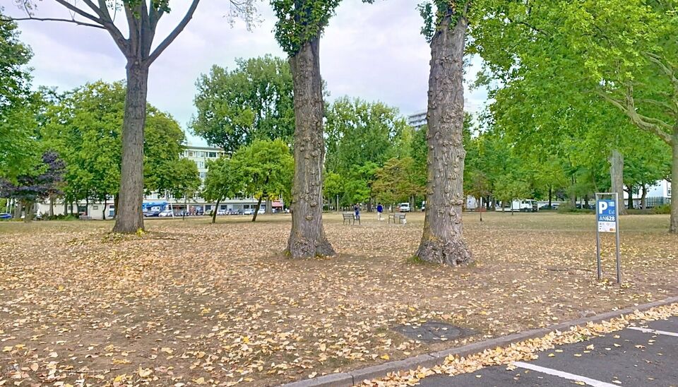 Dit hoekappartement op de eerste verdieping bevindt zich in een goed onderhouden gebouw op het Frederik Van Eedenplein te Linkeroever, een toplocatie vlak bij winkels, scholen, sportaccommodaties en openbaar vervoer. Bovendien ligt het pand aan een gezell