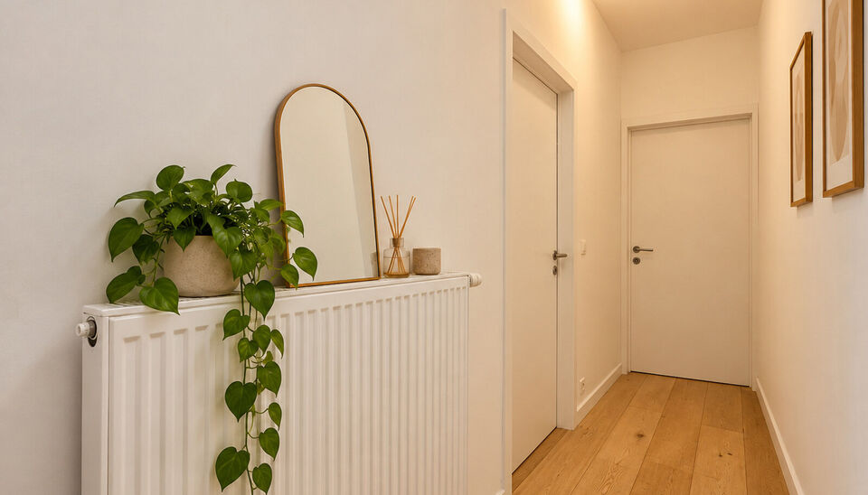 Op zoek naar een goed ingedeeld appartement op een uiterst centrale locatie? In de Lange Kievitstraat, op wandelafstand van het Centraal Station en vlak bij winkels, horeca en openbaar vervoer, bevindt zich dit aangename appartement op de tweede verdiepin