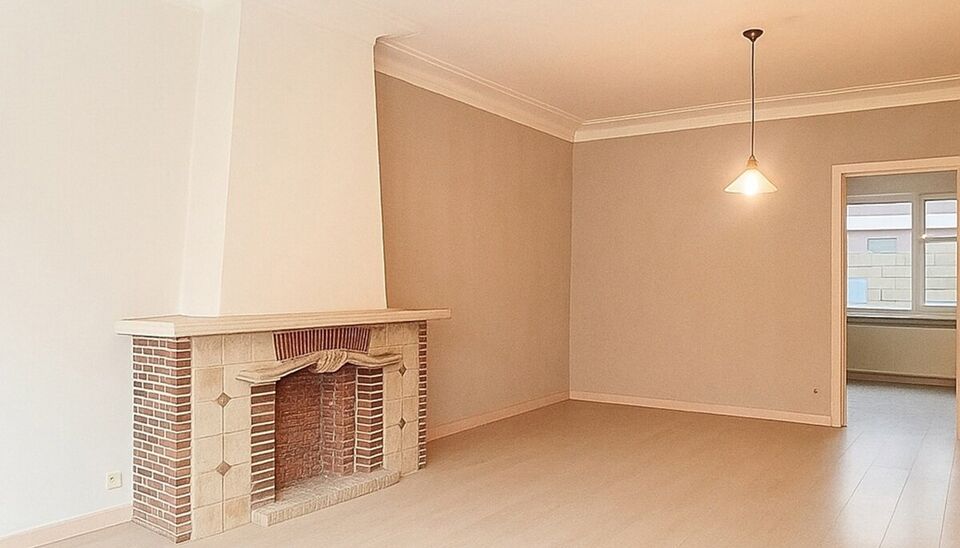 In een charmant, kleinschalig gebouw aan een doodlopende straat, op een steenworp van het groene Bisschoppenhofpark, vind je dit instapklare appartement op de gelijkvloerse verdieping. Een rustige ligging, veel lichtinval én moderne afwerking maken dit e