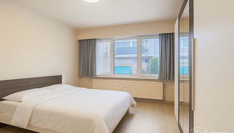 In een charmant, kleinschalig gebouw aan een doodlopende straat, op een steenworp van het groene Bisschoppenhofpark, vind je dit instapklare appartement op de gelijkvloerse verdieping. Een rustige ligging, veel lichtinval én moderne afwerking maken dit e