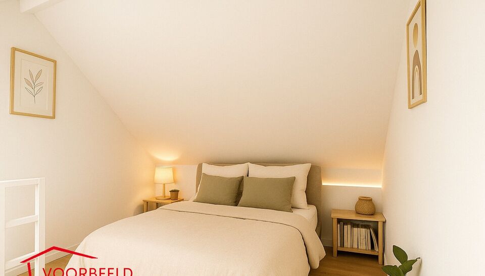 Duplexappartement gelegen op de tweede verdieping van een kleinschalig en rustig gebouw in het hart van Deurne. Dankzij de lage gemeenschappelijke kosten en de aparte nutsvoorzieningen geniet je hier van betaalbaar en zorgeloos wonen.
De woning is verdeel