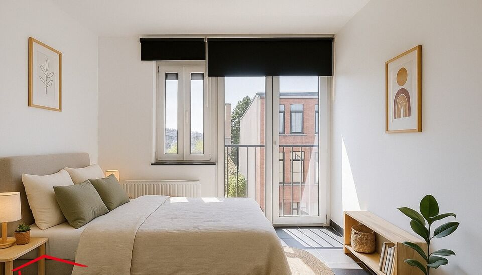 Duplexappartement gelegen op de tweede verdieping van een kleinschalig en rustig gebouw in het hart van Deurne. Dankzij de lage gemeenschappelijke kosten en de aparte nutsvoorzieningen geniet je hier van betaalbaar en zorgeloos wonen.
De woning is verdeel