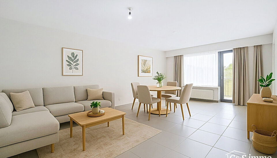 Ontdek dit appartement op de tweede verdieping van een kleinschalig gebouw in een rustige straat. 
Via de inkom, voorzien van berging en priv&eacute; toilet komen we bij de ruime en lichtrijke woonkamer (ca36.) met aansluitend een gesloten keuken voorzien van o