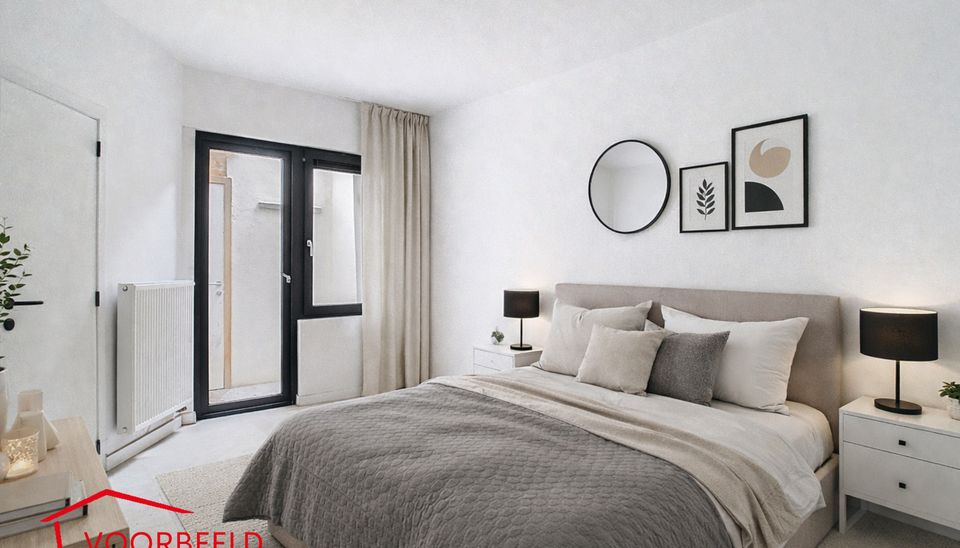 Laatse unit te koop! 4% rendement
Stap binnen in dit smaakvol afgewerkte appartement, gelegen in een klasse vol gerenoveerd gebouw op wandelafstand van het centrum van Edegem.
De inkomhal biedt directe toegang tot de moderne open keuken, volledig uitgerus