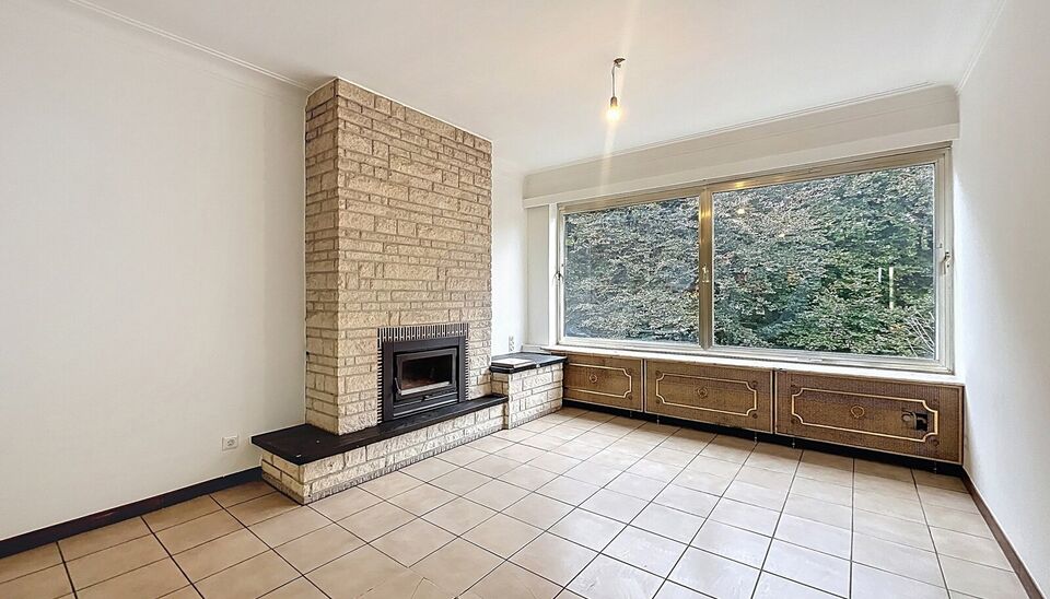 Lichtrijk appartement met groen uitzicht op toplocatie in Deuzeld.
Op de tweede verdieping bevindt zich dit goed gelegen en bijzonder lichtrijke appartement met een prachtig, open zicht op het groen. De ligging is ideaal op wandelafstand van parken, winke