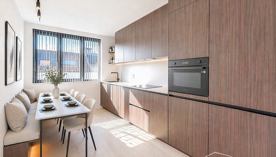 Tip top afgewerkt duplex appartement met terras en 2 slaapkamers.  Dit appartement biedt een perfecte balans tussen comfort en stijl, gelegen in de levendige en vernieuwende wijk Stuivenberg. Bij binnenkomst inkomhal met een apart toilet. De lichtrijke le
