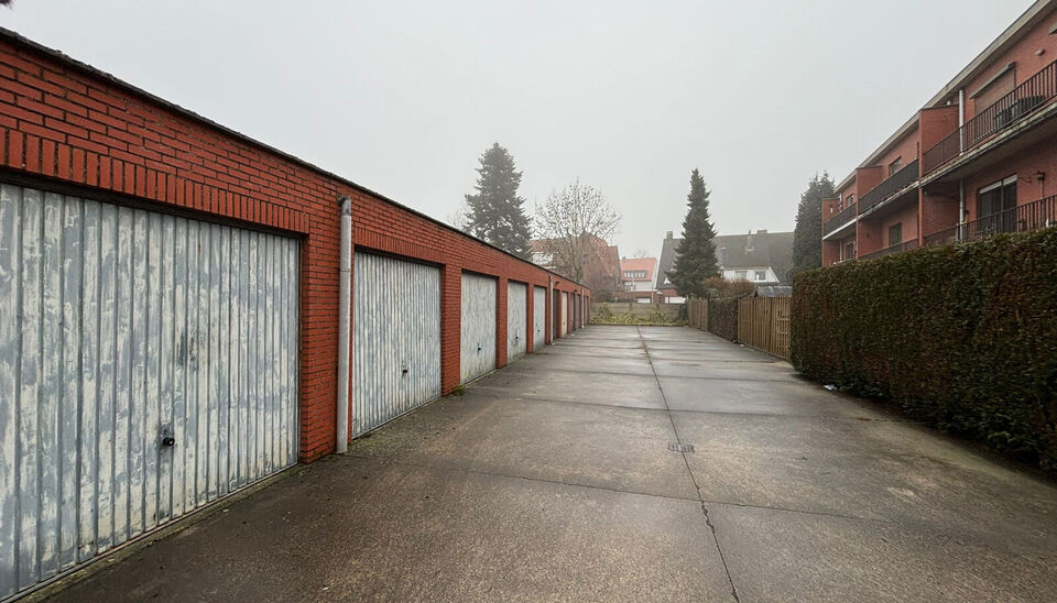 Gesloten garagebox te koop in Beveren-Kruibeke-Zwijndrecht