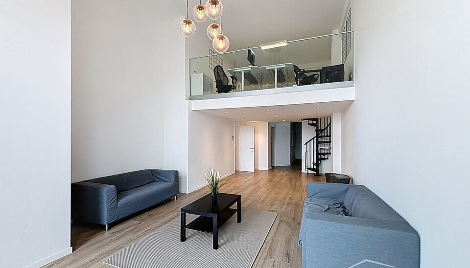 Commerciële ruimte (ca.110m²) in project Aqua Marina, een unieke gebouw met haar antieke voorgevel van 1889, gelegen aan het meest noordelijke uiteinde van de Antwerpse kaailijn, tussen het Eilandje en het Noordkasteel. Tussen Waagnatie en Hangar 26 ope