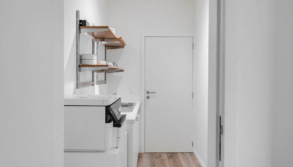 Grijp nu jouw kans om op &rsquo;t Eilandje een succesvolle zaak uit te bouwen!
Deze instapklare commerci&euml;le ruimte (ca. 75m&sup2;) op het bruisende Eilandje vormt de perfecte basis om jouw professionele ambities waar te maken.
Maximale zichtbaarheid, maximale im