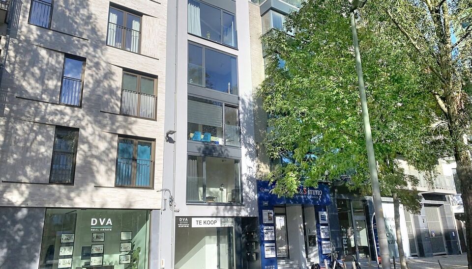 Grijp nu jouw kans om op &rsquo;t Eilandje een succesvolle zaak uit te bouwen!
Deze instapklare commerci&euml;le ruimte (ca. 75m&sup2;) op het bruisende Eilandje vormt de perfecte basis om jouw professionele ambities waar te maken.
Maximale zichtbaarheid, maximale im