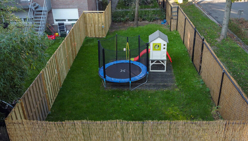 Dit duplex penthouse combineert comfort en functionaliteit en biedt alles voor een aangename woonervaring. Met vier slaapkamers, een priv&eacute; tuin, een ruim zuidgericht dakterras en tal van praktische extra&rsquo;s is dit de ideale woning voor wie ruimte en lic