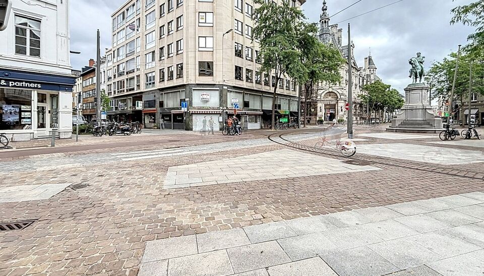 Instapklare, bemeubelde studio vlakbij de Botanische Tuin

Deze lichtrijke studio bevindt zich op een toplocatie, op wandelafstand van de Botanische Tuin, de Oudevaartplaats, het Mechelseplein en de Leopoldplaats.
Bij binnenkomst komt u in de inkomhal, ui