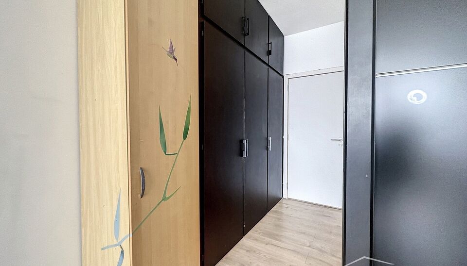 Op zoek naar een interessante investering met meerwaarde? Deze studio met renovatiepotentieel is ideaal gelegen nabij het Centraal Station en op wandelafstand van het bruisende centrum van Antwerpen.

De studio beschikt over een inkomhal met maatkasten, w