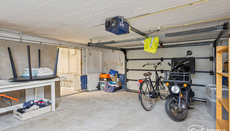 Karaktervolle Art-Deco villa met potentieel op toplocatie
In een geliefde en goed bereikbare omgeving vindt u deze ruime villa in authentieke Art-Deco stijl (vroeger dokterswoning)  Dankzij de royale ruimtes en veelzijdige indeling biedt deze woning tal v